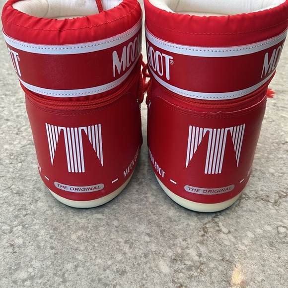 Super Fun Moon Boots! - Picture 5 of 5